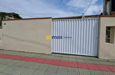 Casa residencial de aprox. 80m² com 2 dormitórios. Bairro São João, Itajaí