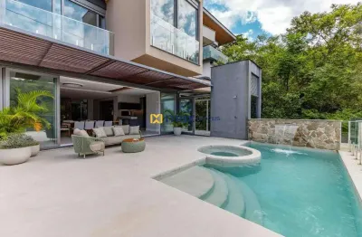 Casa alto padrão semi mobiliada com vista mar e 5 súites no bairro Praia Brava em Itajaí