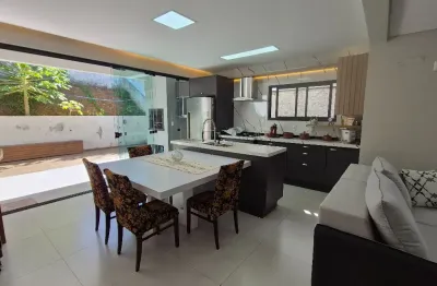 Casa com 3 quartos à venda na Avenida dos Lagos, 100, Pedra Branca, Palhoça