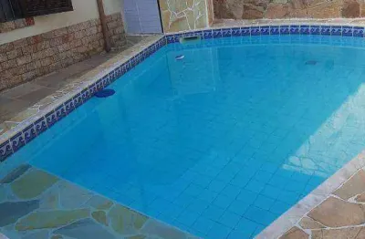 Vendo ampla casa duplex com 6 quartos, piscina e lazer completo em piratininga