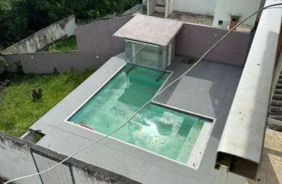 Casas triplex à venda em condomínio fechado em itaipu, niterói – 4 quartos, piscina e sauna