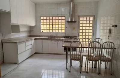 Casa com 3 quartos para alugar na salvador franco de godoy, 196, jardim jacira, mogi guaçu, 300 m2 por r$ 4.500