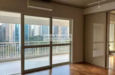 Apartamento diferenciado no itaim: 1 suíte com escritório e closet + 2 garagens