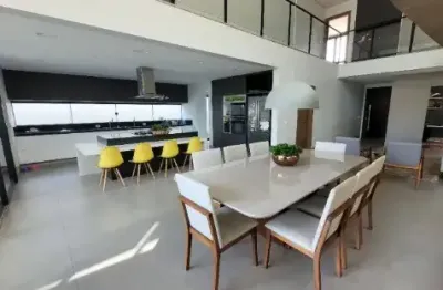 Cyrela Uberlândia - Excelente sobrado com lote de 500m² procura novo dono.