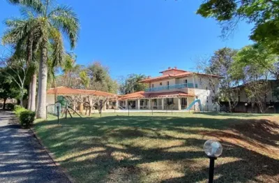 Mansões Aeroporto - Linda Chácara  5.000m² procura novo dono.