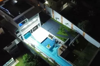 Cidade Jardim - Triplex com piscina de raia procura novo dono.