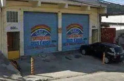 Grande oportunidade: salão comercial 3 espaços. sendo que 1 deles já está alugado.