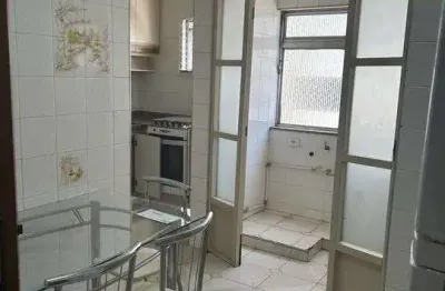 Aluga apartamento de 2 quartos na vila regente feijó: localização impecável!