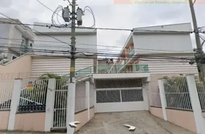 Sobrado em condomínio fechado vila carmosina | 80m², 2 suítes, sacada com vidro