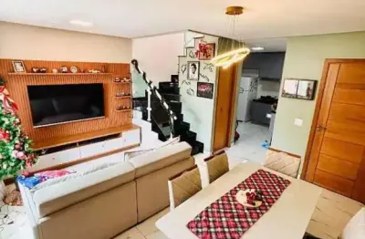 Sobrado em condomínio com 2 suítes e churrasqueira na vila ré