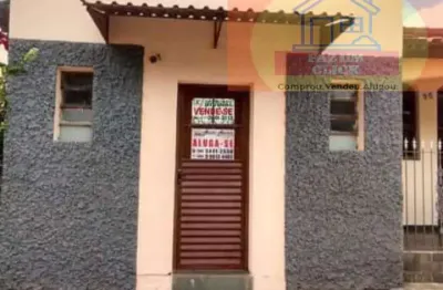 Casa assobradada espaçosa com edícula versátil em localização privilegiada!