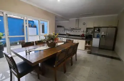 Sobrado com 242 m² no tatuapé, 6 dormitórios, 4 vagas.
