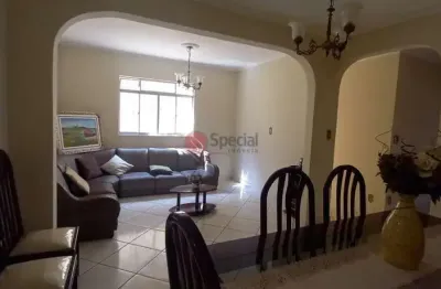 Sobrado a venda com 7, 50 metros de frente, 4 moradias , amplo salão, 2 vagas