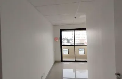 Sala comercial para compra ou locação com 37 metros, 2 banheiros, ótima localização.