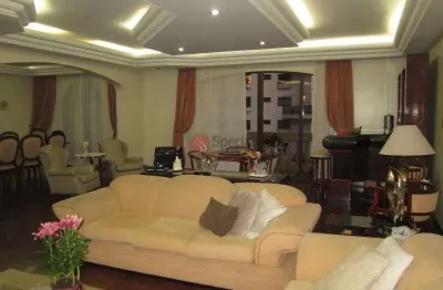 Apartamento a venda , 4 dormitórios , 4 vagas grandes e fixas e uma das melhores ruas do tatuapé .