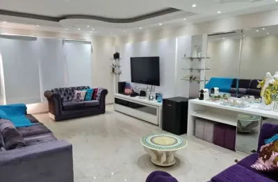 Linda casa reformada. porteira fechada com piscina, área gourmet, 7 vagas.