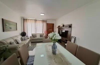 Sobrado a venda, 117 m², 2 suítes, espaçosa cozinha, quintal , 2 vagas