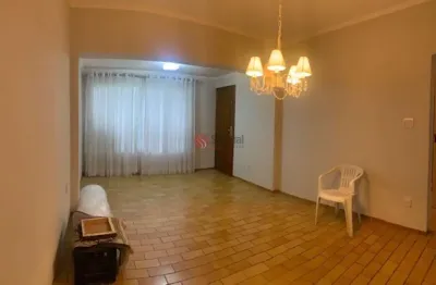 Casa térrea no tatuapé em ótimo estado 3 dormitórios,2 vagas, edícula e quintal.