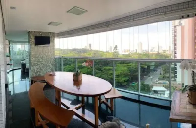 Apartamento alto padrão, 3 suítes, opcão 4 quartos, 8 vagas fixas.