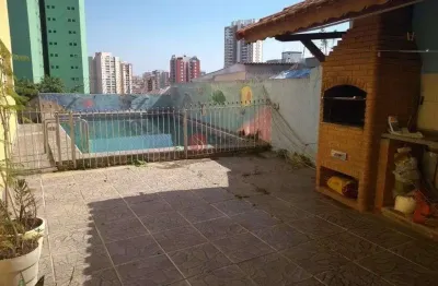 Sobrado com piscina, churrasqueira , 4 quartos, 2 suítes , 6 vagas .