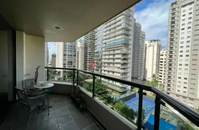 Apartamento de 220 m², 4 suítes, 2 suítes  com vista eterna para o quarteirão tombado (face norte),