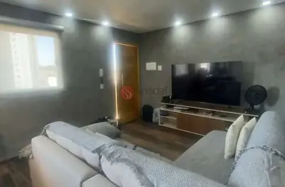Apartamento de 63 metros com 2 quartos, sacada e 1 vaga de garagem.