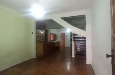 Sobrado à venda no tatuapé com 100 m², 2 amplos quartos, 2 banheiros, quintal , 1 vaga de garagem.