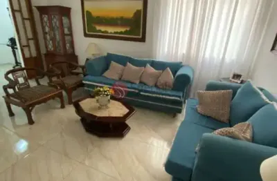 Apartamento no centro todo reformado com fino acabamento, 3 dormitórios, 1 suíte, 3 banheiros.