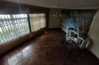 Sobrado comercial ou residencial para compra ou locação na água rasa com piscina.