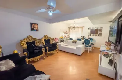 Sobrado no tatuapé, 4 quartos, 1 suíte, entrada lateral, 3 vagas de garagem.