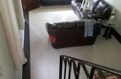 Sobrado para compra na penha, reformado, em ótima localização.