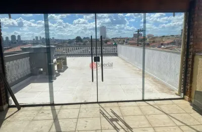 Sobrado na água rasa com terraço e churrasqueira, 3 quartos, 1 suíte e 2 vagas.