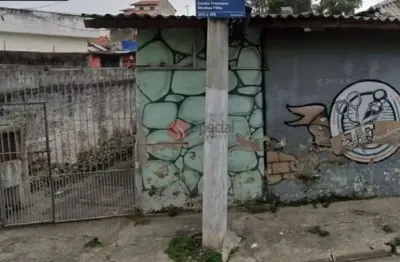 Terreno com 252 metros na cidade líder  em excelente localização.