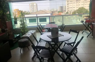 Sobrado no tatuapé com 3 dormitórios, 4 banheiros, 5 vagas, próximo ao metrô carrão.