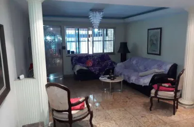 Sobrado com 3 suítes, sala 2 ambientes, piso granito, vaga 2 carros, hidro, churrasqueira, closet