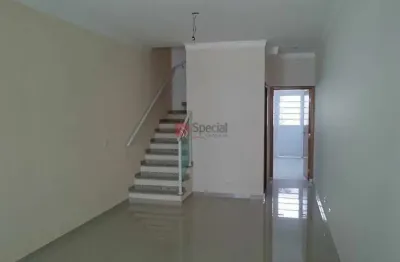 Sobrado lindo de 3 dormitórios, 1 suíte e 2 vagas na vila marari.