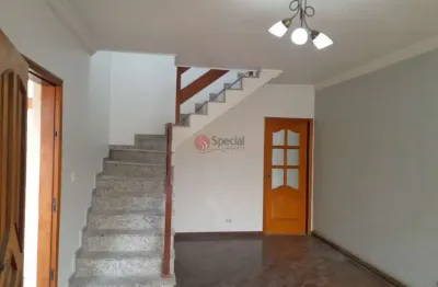 Sobrado no tatuapé de 3 dormitórios, 1 suíte, 2 vagas.