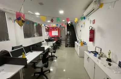 Prédio de 230 metros na vila matilde, a 100 metro do metrô penha.