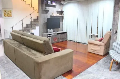 Sobrado com 3 suítes, elevador, sala 2 ambientes, 6 vagas de carros.