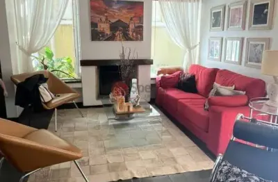 Sobrado no brooklin paulista,  3 suites, 3 vagas de garagem, próximo a hípica paulista.