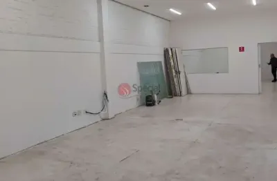 Salão comercial no tatuapé com 250 metros, 2 banheiros,1 copa, 1 sala .