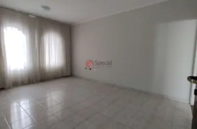 Sobrado de 3 quartos com 240 metros no jardim piqueroby.
