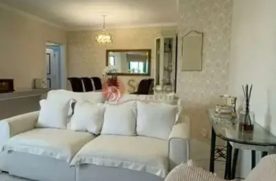 Apartamento em andar alto na água rasa com 133 m², 3 suítes, 2 vagas fixas.