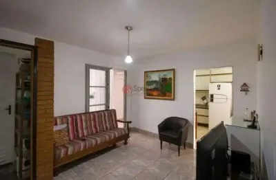 Casa assobradada à venda no parque são lucas com 3 quartos e 2 vagas de garagem.