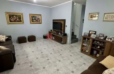 Sobrado na vila ema com 4 quartos, 4 banheiros e 3 vagas de garagem.