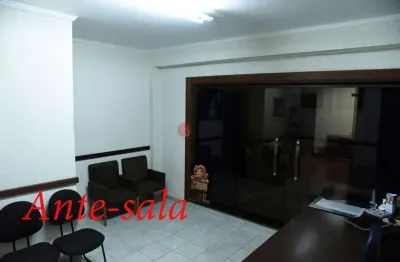 Sobrado à venda na vila carrão, 4 quartos sendo suítes, 4 vagas de garagem.