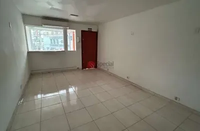 Sobrado no tatuapé, 158 metros 3 dormitorios, 2 banheiros, a 80 metros da rua emília marengo.