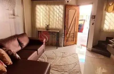 Sobrado de condomínio na vila formosa com 3 suítes, 2 vagas de garagem.