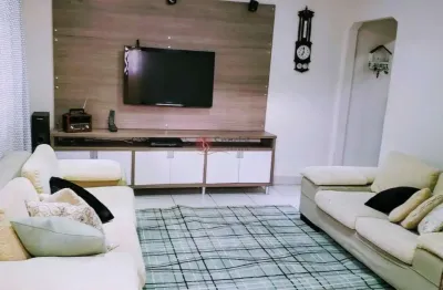 Sobrado na vila bela, são 3 casas com 300 m² terreno.