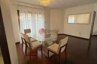 Sobrado em condomínio fechado no arujazinho 5, com área de lazer completa.